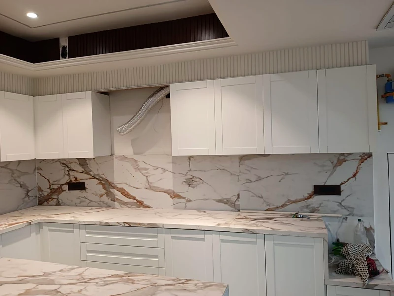 L-Shaped Kitchen by Mum Grhum